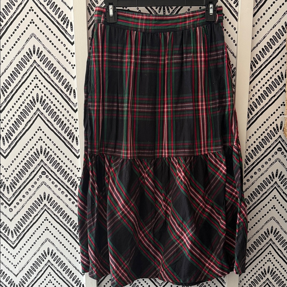 Chic A-Line Plaid Skirt in Black and Red